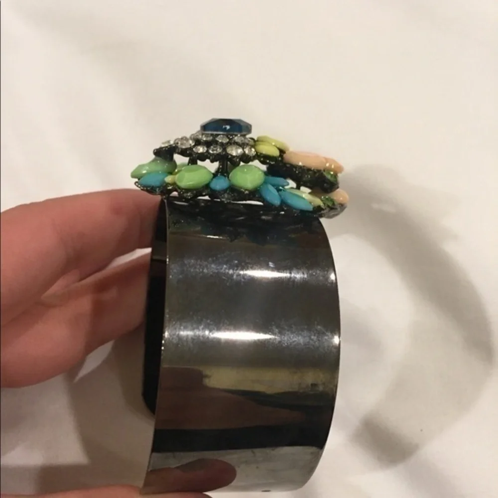 Stone metal cuff with glass stones